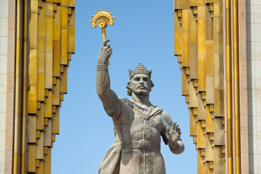 Памятник Исмаилу Сомони, Площадь Дусти, Душанбе